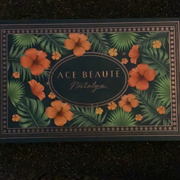 Ace Beaute Nostalgia Palette - Picture 2 of 4